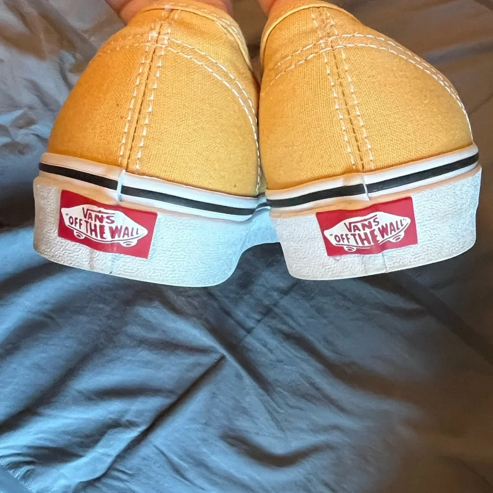 Vans - Picture 1 of 4